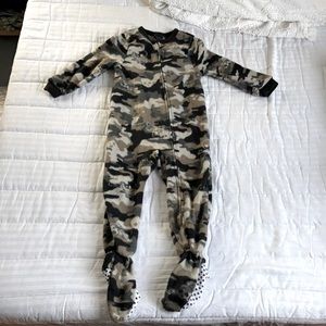 Fleece camo pjs size XS 4-5 Faded Glory